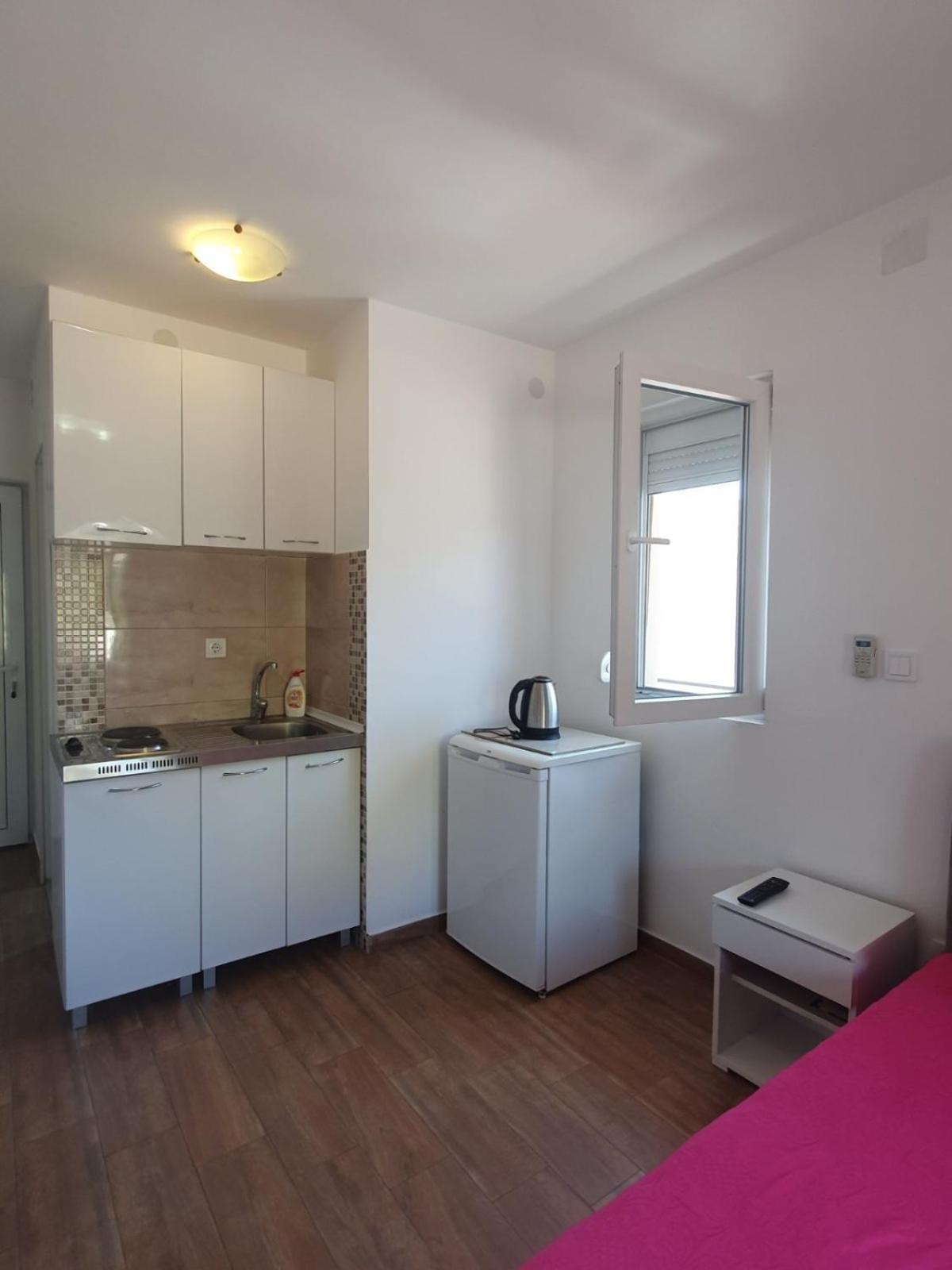 Apartments Luna Бар Экстерьер фото